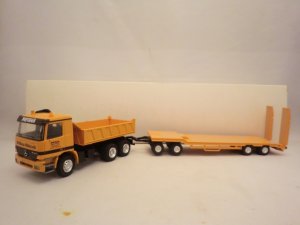 画像1: Conrad No.4040/02 MB ACTROS 3axle dump w/ Goldhofer  trailer