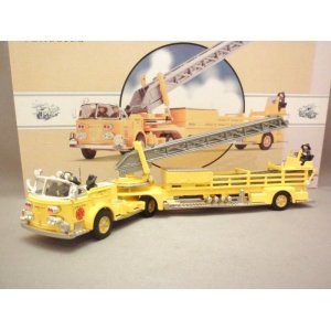 画像: CORGI　CLASSIC  AMERICAN LA FRANCE AERIAL LADDER TRUCK JERSEY CITY