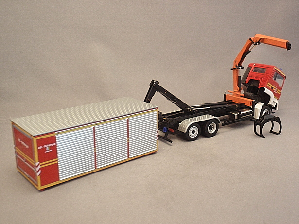画像: Conrad No.71184 MAN TGS WLF w/ swap body and log grab for loading crane