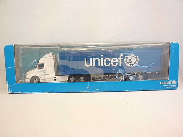 画像: UNICEF SUPPLY TRAILER　(VOLVO NH12＋GLOBETROTTER XL)