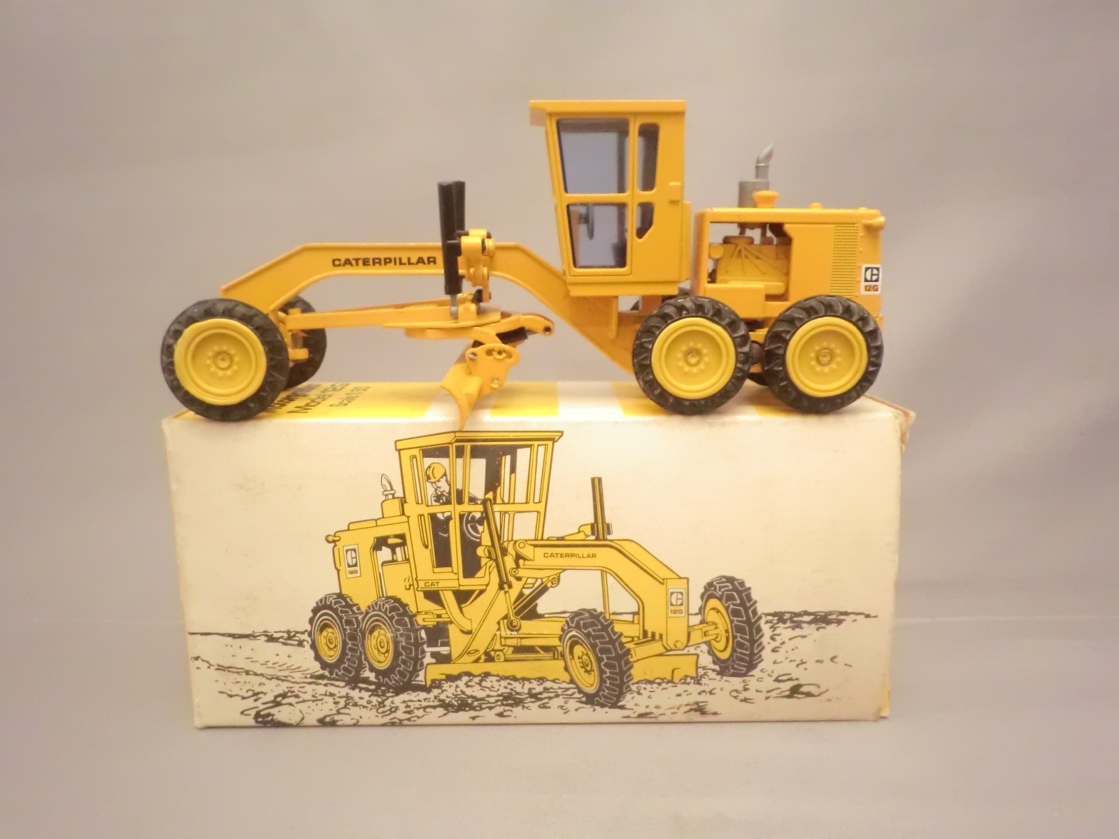 NZG No.150 CAT 12G Motorgrader - ミニカーショップ TMT
