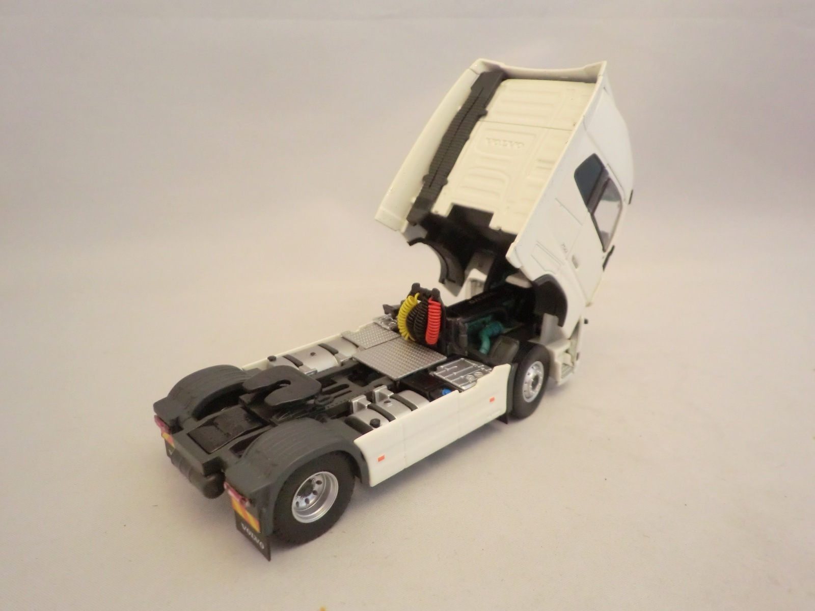 画像: Tekno Volvo FH04 Globe XL  4×2 RHD